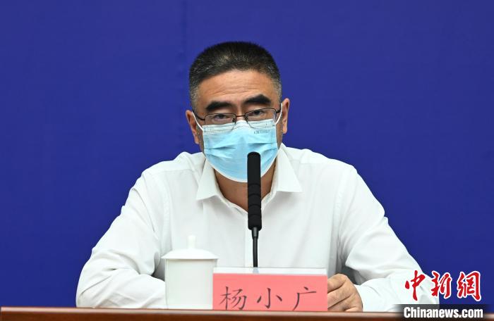 成都市政府副秘書長(zhǎng)、市衛(wèi)健委主任楊小廣?！“苍?攝