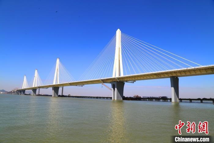 建設(shè)中的珠海金海特大橋?！∶蠎c虎 攝