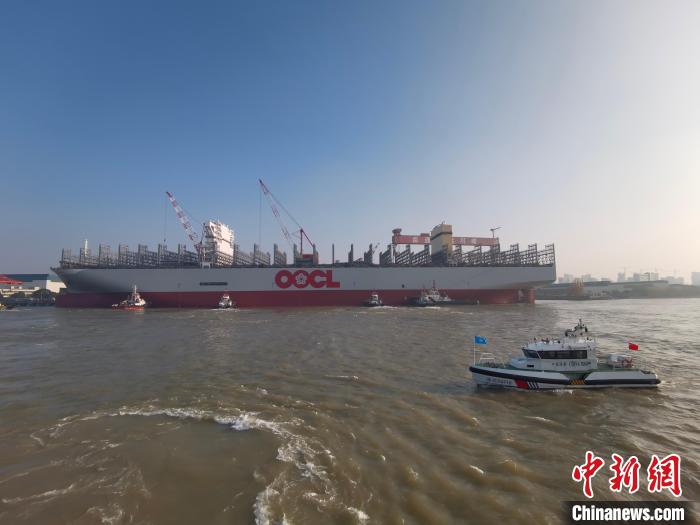 海巡艇在現(xiàn)場引導(dǎo)水上交通?！∧贤êＪ戮止﹫D