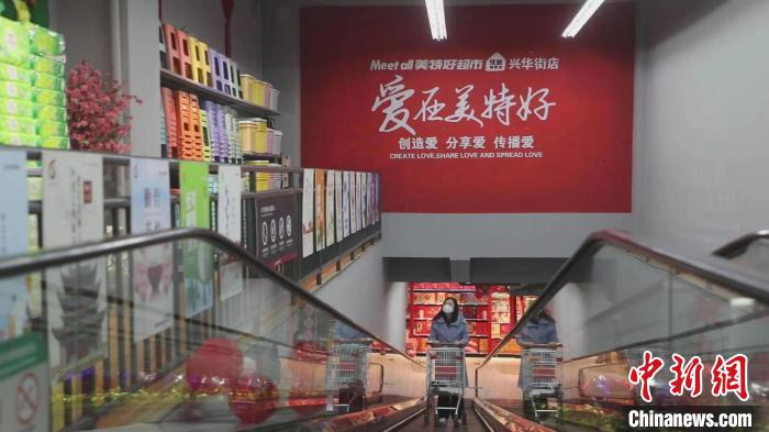 美特好從一家不足百平方米小店，一路發(fā)展成華北零售業(yè)領(lǐng)軍企業(yè)、中國百強(qiáng)商業(yè)連鎖集團(tuán)、中國零售500強(qiáng)?！∠蛏?攝
