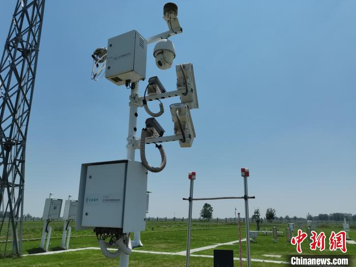 壽縣國(guó)家氣候觀象臺(tái)內(nèi)各種觀測(cè)設(shè)備。　吳然 攝