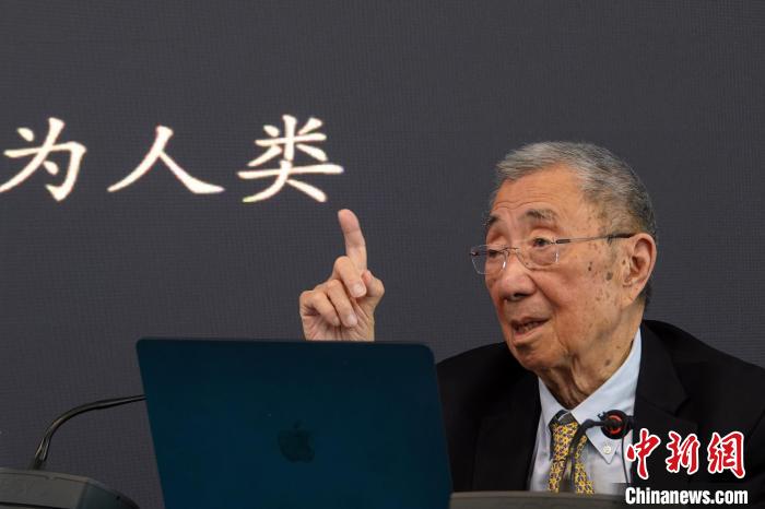 高能論壇上，丁肇中先生與現(xiàn)場聽眾交流?！?lt;a target='_blank' href='/'><p  align=