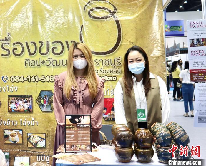 泰國(guó)舉辦規(guī)模最大旅游B2B銷(xiāo)售活動(dòng)對(duì)接全球旅游業(yè)，圖為交易會(huì)上的陶瓷工藝品展位。 王賢思 攝
