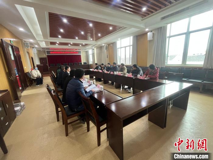 寧波大學(xué)東海研究院召開(kāi)相關(guān)工作會(huì)議。(資料圖) 寧波大學(xué)東海研究院供圖