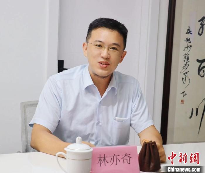 臺灣創(chuàng)新聯(lián)合建筑協(xié)會理事長林亦奇講述設(shè)立驛站愿景?！窃式?攝