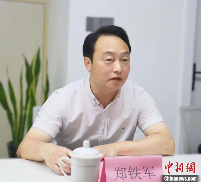 寧德市臺港澳辦主任鄭鐵軍講話?！窃式?攝