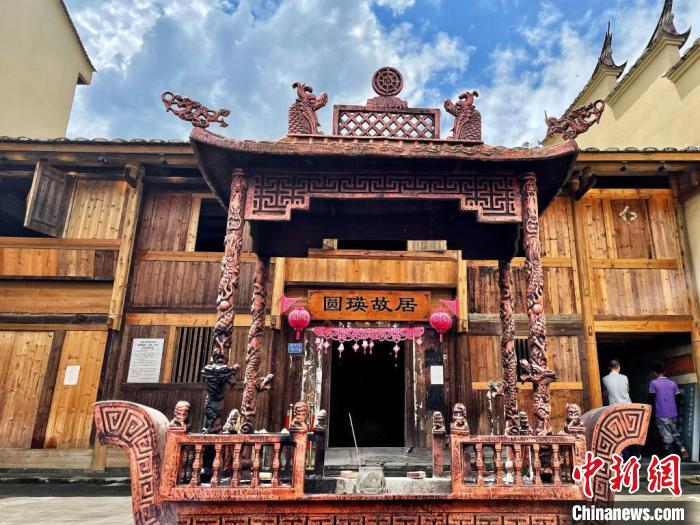 臺灣上趣開新團隊入駐古田縣平湖鎮(zhèn)端上村，以“圓瑛法師故里”為主題打造愛國禪意村?！吻汕?攝