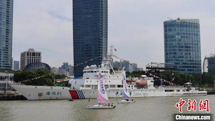 海事巡航救助船“海巡01”輪?？繃?guó)客碼頭，向公眾免費(fèi)開(kāi)放。　朱秋祉傲 攝