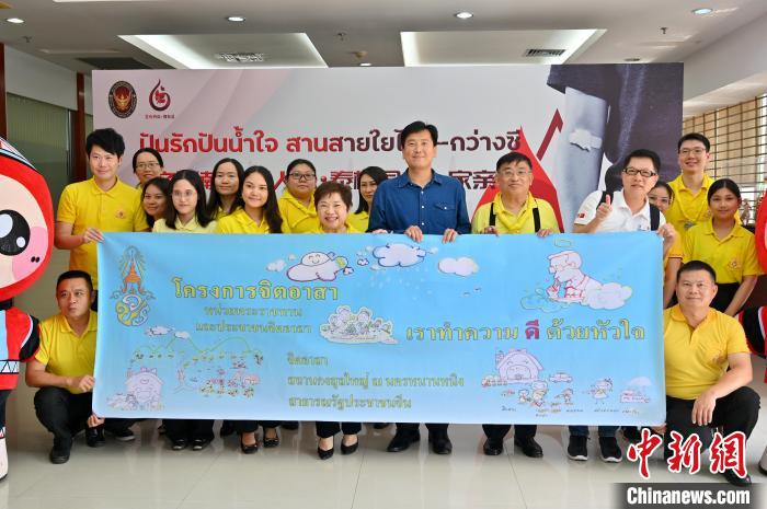 圖為泰王國駐南寧總領事館官員、泰國企業(yè)代表等在活動現場合影?！∮峋?攝