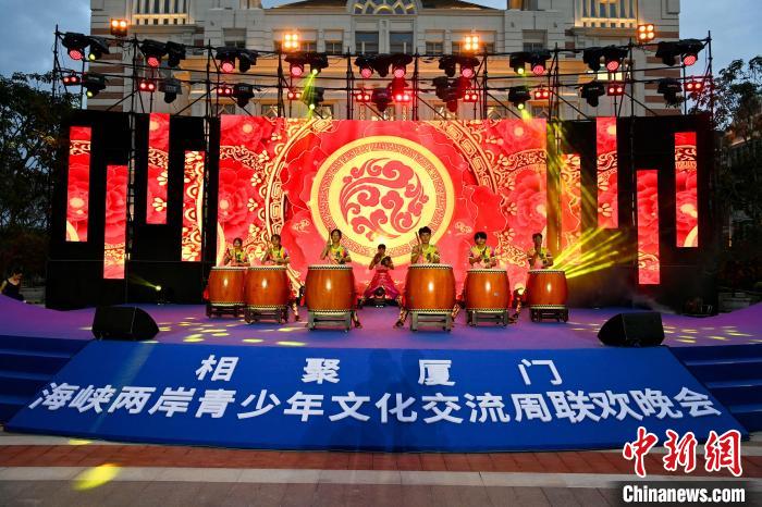 臺(tái)灣青少年表演《鼓舞四方》?！⊥鯑|明 攝