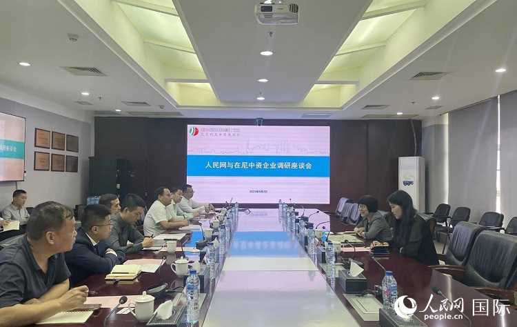 尼日利亞中國(guó)商會(huì)企業(yè)代表與人民網(wǎng)記者座談。