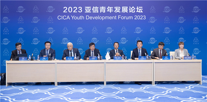 2023亞信青年發(fā)展論壇嘉賓發(fā)言現(xiàn)場(chǎng)。人民畫報(bào)供圖