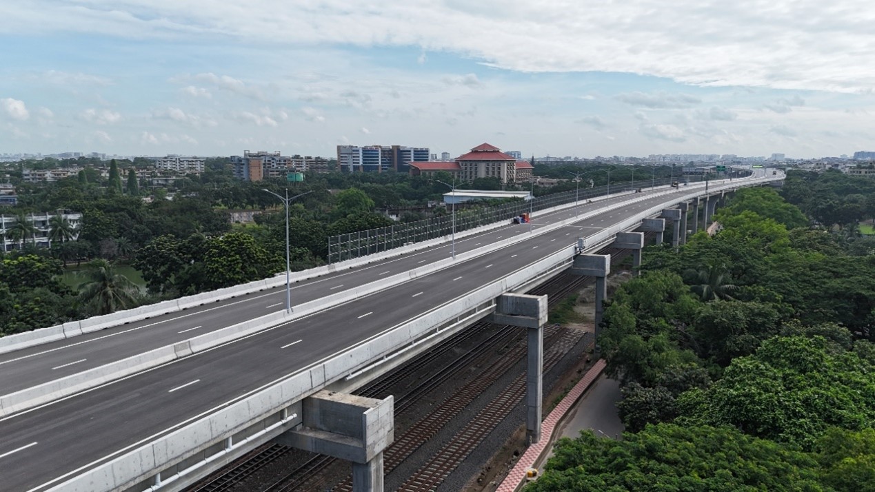 孟加拉國(guó)達(dá)卡機(jī)場(chǎng)高架快速路項(xiàng)目。鄭小忠攝