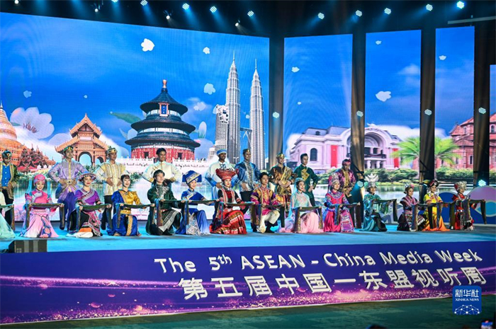 10月21日，在馬來西亞行政首都普特拉賈亞，演員在第五屆中國—東盟視聽周開幕活動上表演。新華社記者 程一恒 攝
