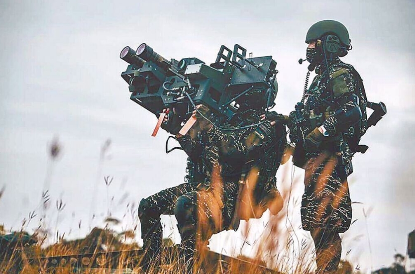 臺(tái)海軍陸戰(zhàn)隊(duì)肩抗“毒刺”導(dǎo)彈發(fā)射器準(zhǔn)備射擊。圖片來(lái)源：臺(tái)灣“中時(shí)新聞網(wǎng)”。