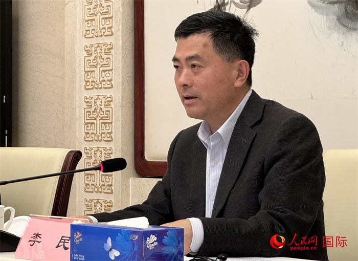 10月31日，歐美同學(xué)會秘書長李民在第五屆中法文化論壇媒體吹風(fēng)會上講話。（人民網(wǎng) 謝瑩攝）