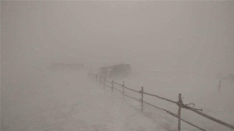 2023年11月4日，蒙古國部分省份發(fā)生暴風(fēng)雪天氣。蒙古國緊急情況總局官網(wǎng)圖片