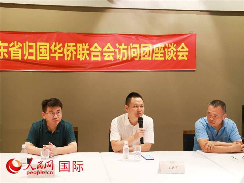 中國駐里約總領(lǐng)館副總領(lǐng)事王尉育（中）在座談會上致辭。人民網(wǎng)記者 陳海琪攝