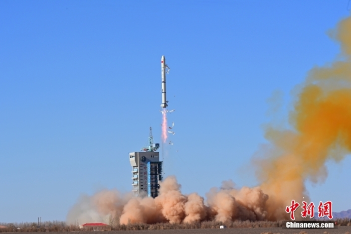 北京時間2023年11月16日11時55分，我國在酒泉衛(wèi)星發(fā)射中心使用長征二號丙運載火箭，成功將新一代海洋水色觀測衛(wèi)星發(fā)射升空，衛(wèi)星順利進入預(yù)定軌道，發(fā)射任務(wù)獲得圓滿成功。此次任務(wù)是長征系列運載火箭第497次飛行。汪江波 攝