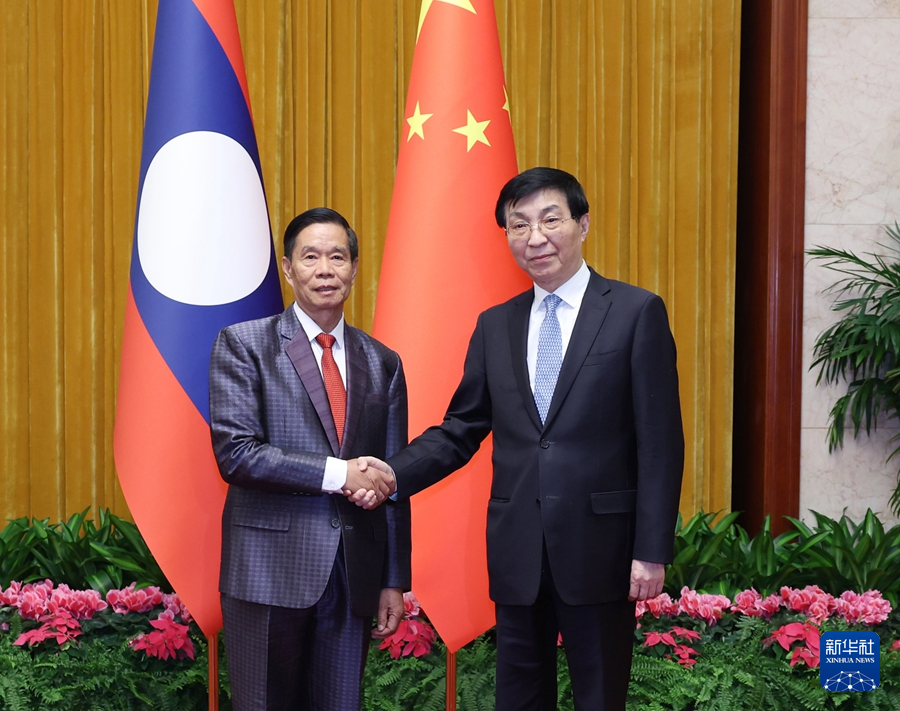 1月22日，中共中央政治局常委、全國政協(xié)主席王滬寧在北京會見老撾人民革命黨中央政治局委員、建國陣線中央委員會主席辛拉馮。新華社記者 王曄 攝