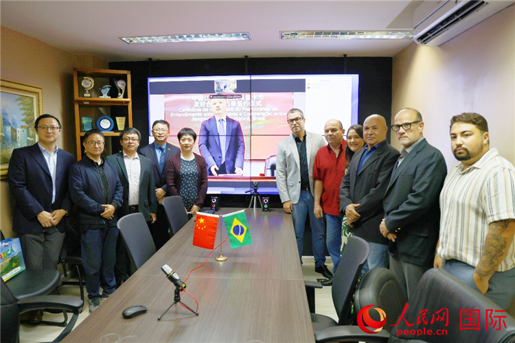 參與備忘錄簽署儀式的嘉賓合影。人民網(wǎng)記者 陳海琪攝