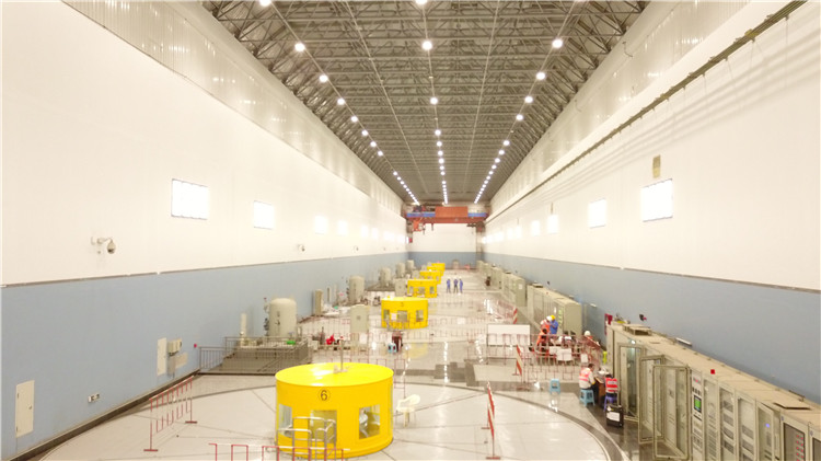 卡魯瑪水電站發(fā)電機(jī)組。王劍攝