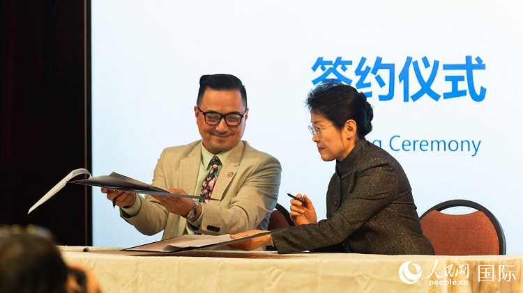 山東省圖書館與舊金山公共圖書館簽署合作協(xié)議。