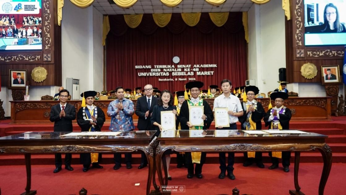 西華大學(xué)、三一一大學(xué)、印尼鋰源新材料有限公司、四川鋰源新能源有限公司四方共同簽署國(guó)際合作協(xié)議。印尼三一一大學(xué)孔子學(xué)院供圖
