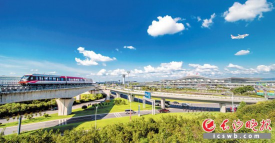 　　根據(jù)《實施意見》，長沙將建設(shè)聯(lián)通世界的航空樞紐，打造輻射全國的鐵路樞紐，深化綜合交通協(xié)調(diào)機(jī)制。    資料圖片