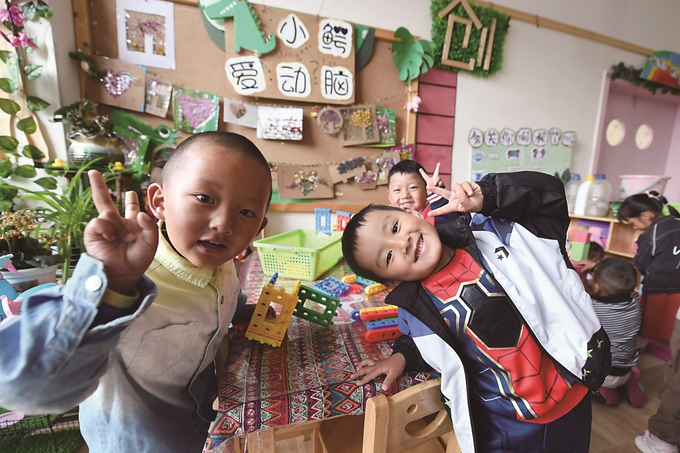 江蘇援建的拉薩市江蘇實驗幼兒園，所有師資在江蘇接受培訓(xùn)，打造具有江蘇水準(zhǔn)的優(yōu)質(zhì)學(xué)前教育資源。 本報記者 萬程鵬 攝