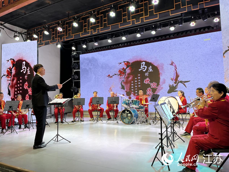 馬莊農(nóng)民樂團(tuán)在排練節(jié)目。人民網(wǎng) 李子佩攝