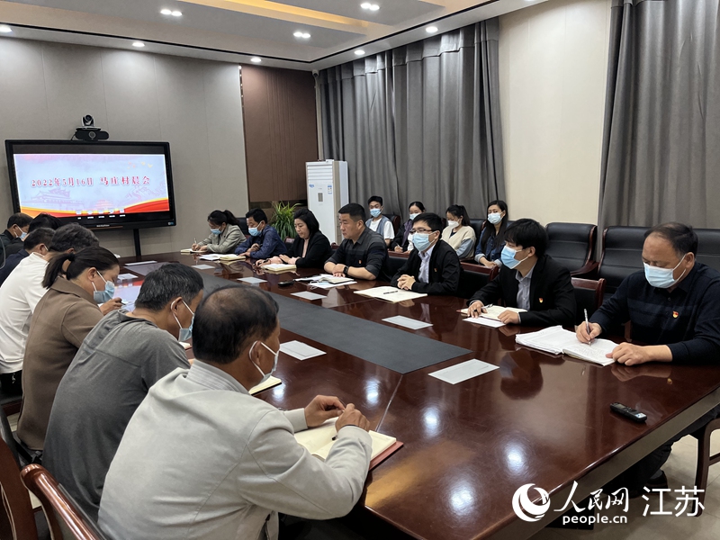 馬莊村以晨會(huì)開啟一天的工作。人民網(wǎng) 閆峰攝