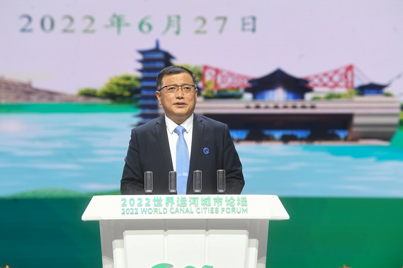 揚(yáng)州市委常委、常務(wù)副市長陳鍇竑作推介發(fā)言。邵丹攝