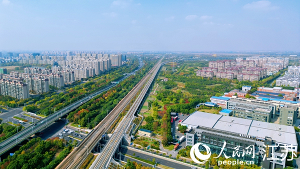 航拍幸福街道。人民網(wǎng)記者 王繼亮攝
