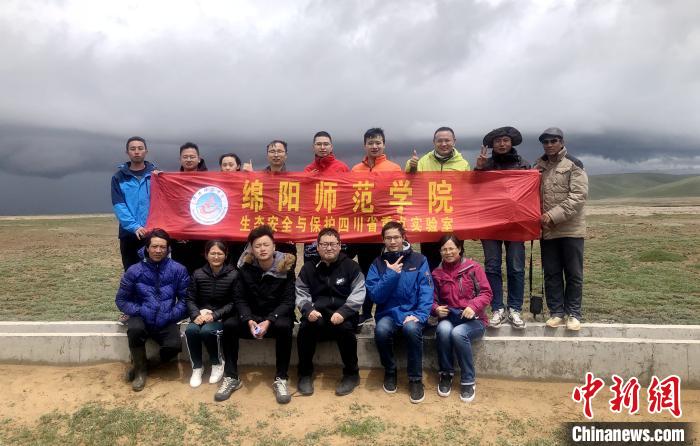 圖為綜合考察團野外調(diào)查組在西藏安多縣。西藏那曲市林業(yè)和草原局供圖