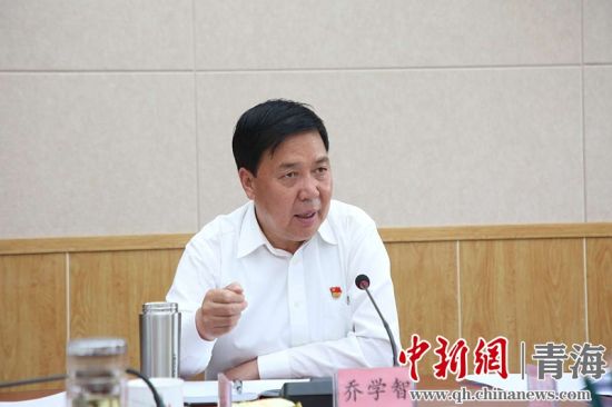 圖為黃南州州長(zhǎng)喬學(xué)智講話。黃宣攝
