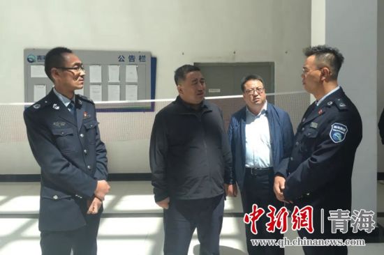 圖為生態(tài)環(huán)保專項督查現(xiàn)場。 孫舒亞攝