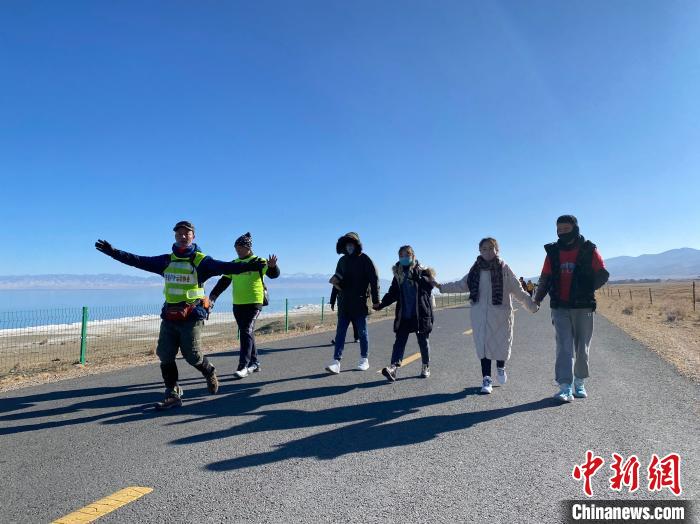 圖為徒步現(xiàn)場(chǎng)?！±罱瓕?攝