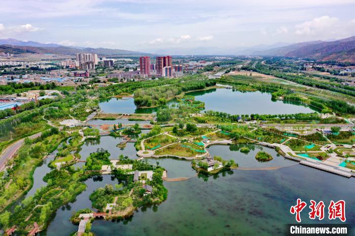 西北城市西寧立生態(tài)文明高地新典范：“一城山水、百園千姿”
