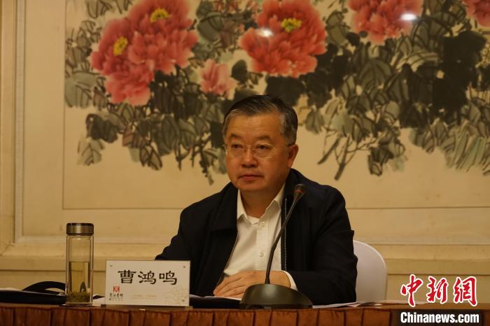 圖為全國人大常委會委員、全國人大華僑委員會副主任委員、致公黨中央副主席曹鴻鳴講話?！∨擞隄?攝