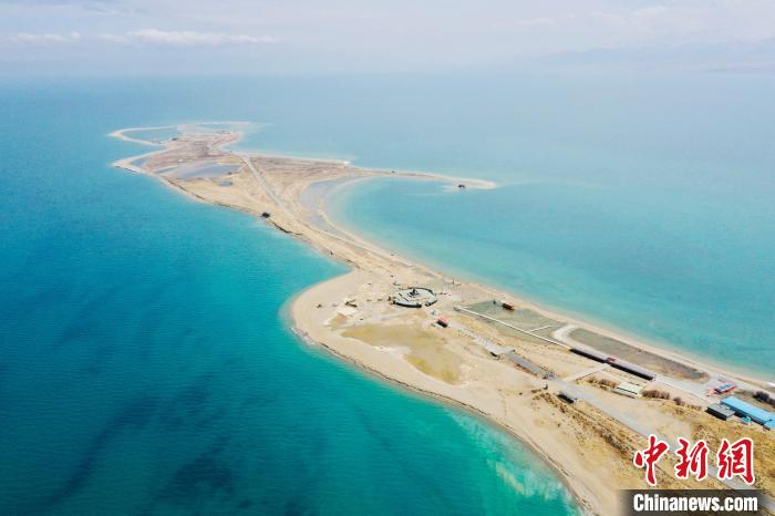 圖為青海湖?！±罱瓕?攝