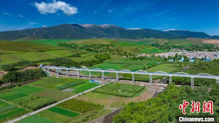 圖為引大濟(jì)湟西干渠的渡槽。(資料圖) 青海省水利廳 供圖