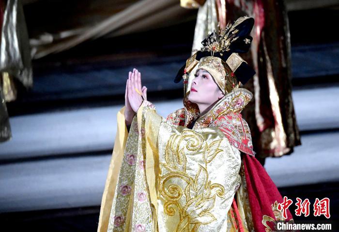 3月17日，西藏拉薩，《文成公主》大型史詩(shī)劇演出現(xiàn)場(chǎng)。　李林 攝