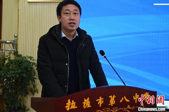 圖為城關區(qū)委副書記、區(qū)委教育工作領導小組組長汪鋒致辭。　趙朗 攝