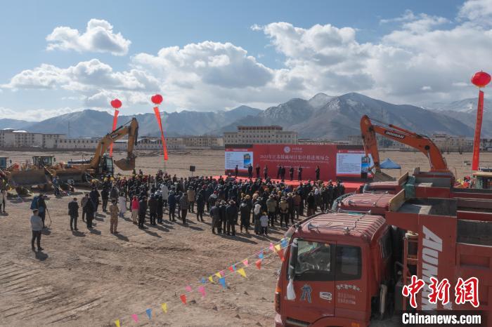 圖為2023年江蘇援藏項(xiàng)目集中推進(jìn)會(huì)現(xiàn)場(chǎng)?！∝暩聛?lái)松 攝