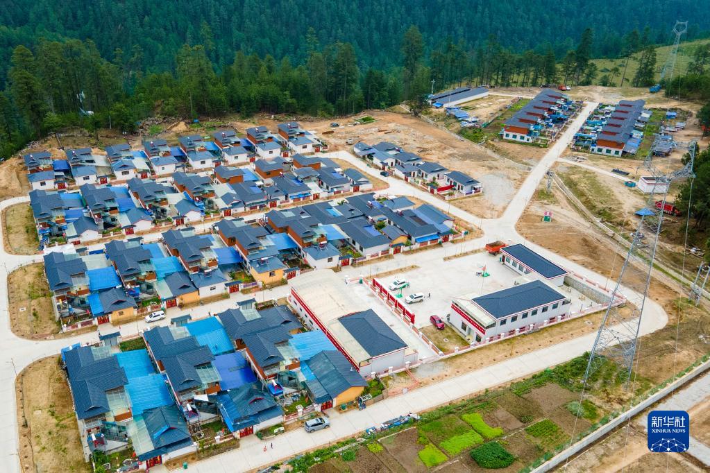 西藏林芝：易地搬遷，迎來(lái)幸福新生活