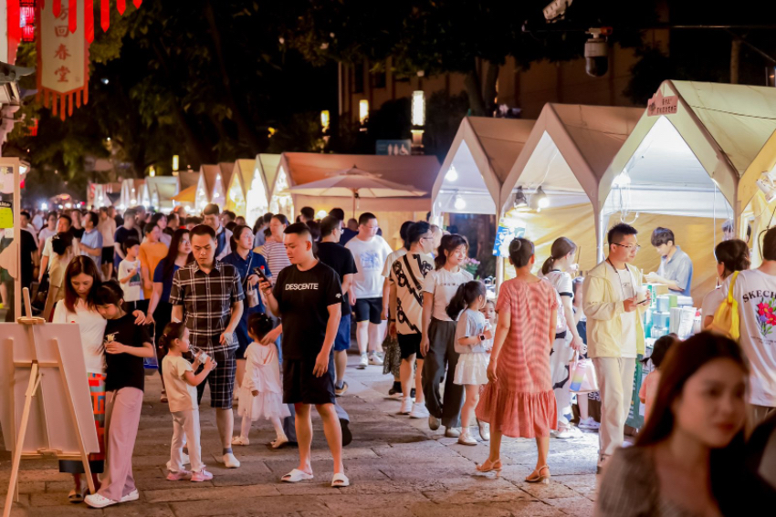 本屆中國大運河廟會吸引不少市民游客前來參觀游玩。拱墅區(qū)委宣傳部供圖