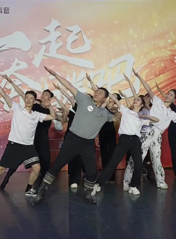 講好中華民族共同體故事，讓網(wǎng)絡(luò)“連心”更“聚心”