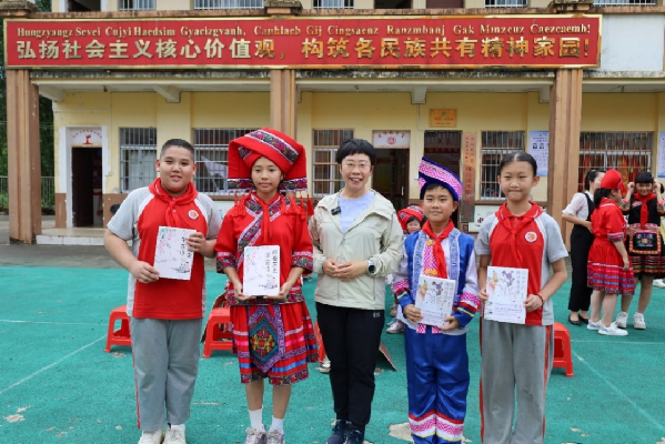 講好中華民族共同體故事，讓網(wǎng)絡(luò)“連心”更“聚心”