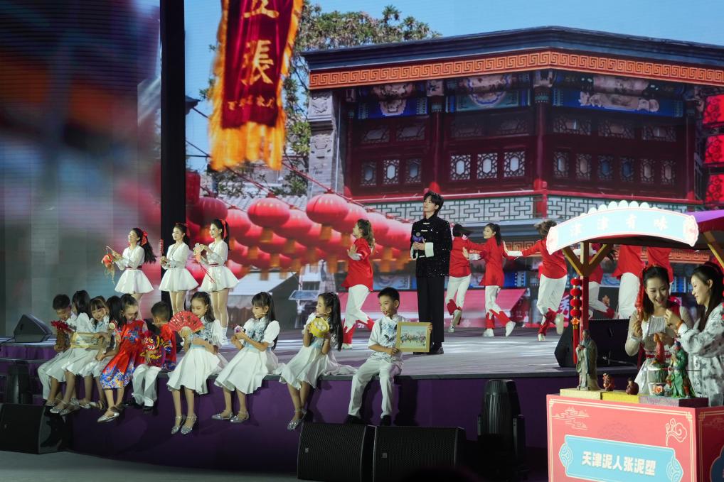 《津門謠》節(jié)目現(xiàn)場。人民網(wǎng)記者 于凱攝